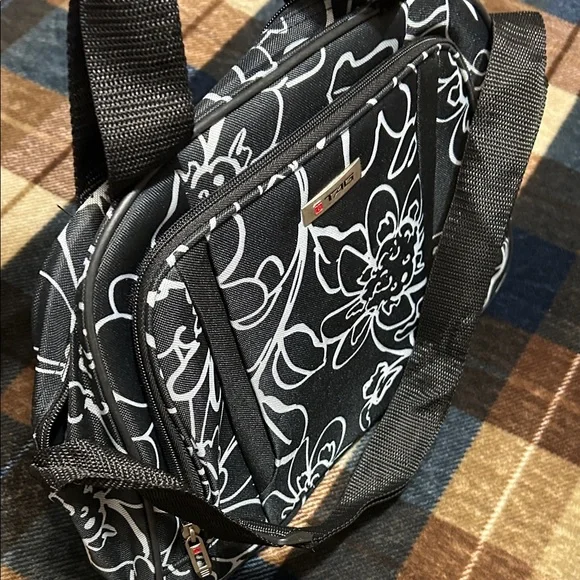 Tag Black and White Floral Laptop Bag - Picture 3 of 9